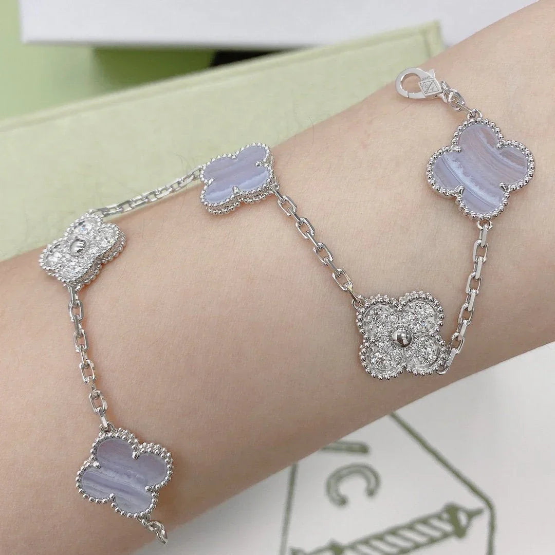 [Elara]LUCKY CLOVER 5-MOTIF BRACELET - PURPLE CHALCEDONY COLLECTION