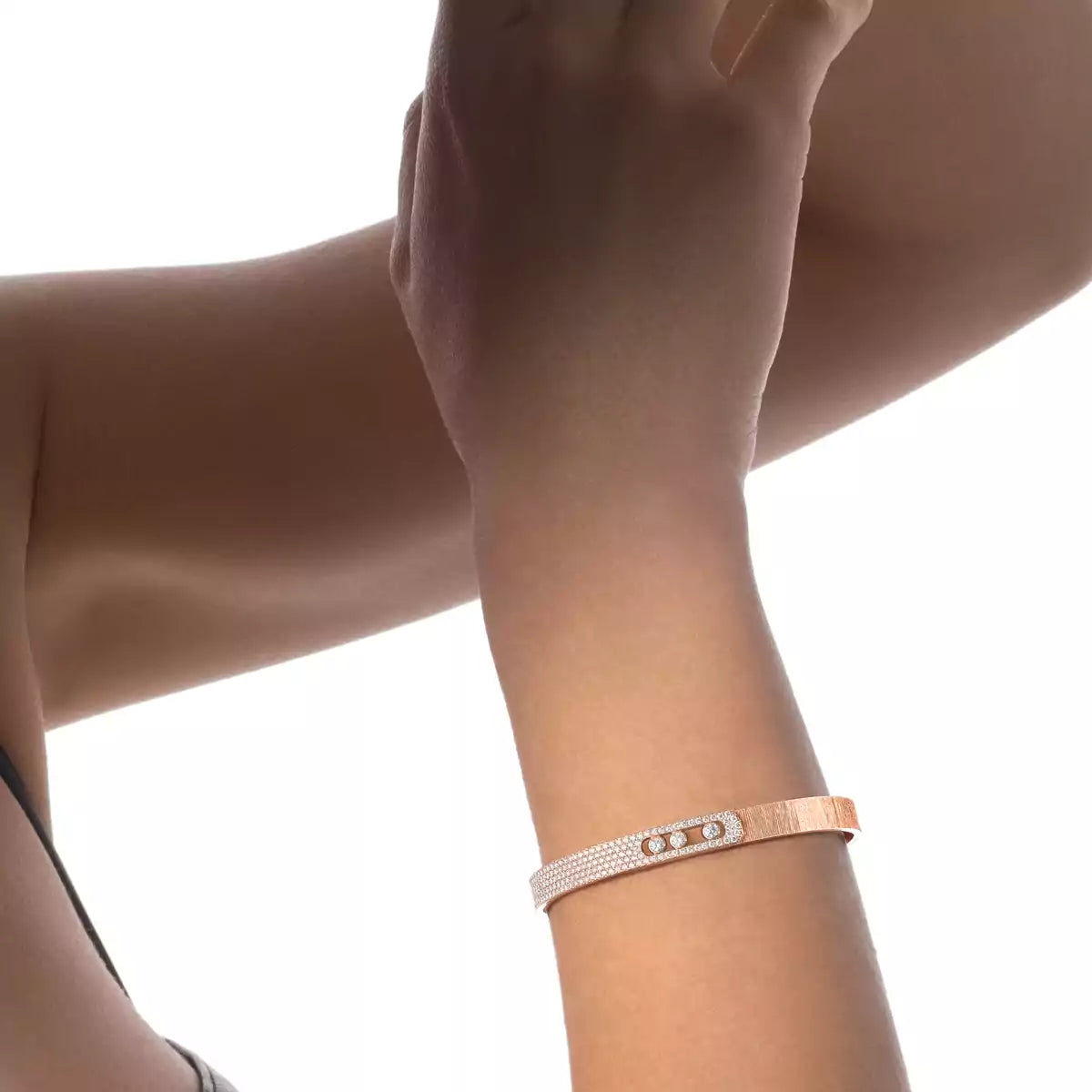 [Elara]MOVE NOA CISELÉ HALB-PAVÉ DIAMANT-ARMBAND