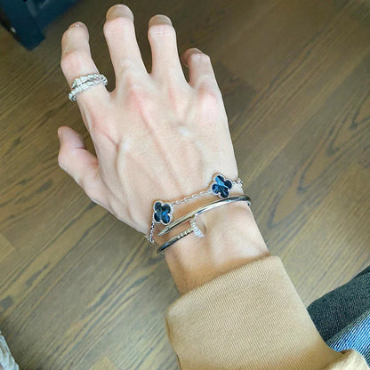[Elara]LUCKY CLOVER 5-MOTIF BRACELET - PIETERSITE COLLECTION