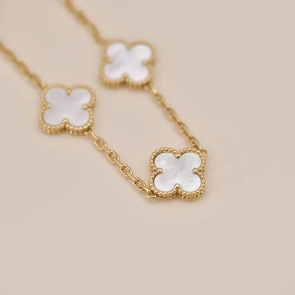 [Elara]LUCKY CLOVER 5-MOTIF-ARMBAND - WEISSE PERLMUTTKOLLEKTION