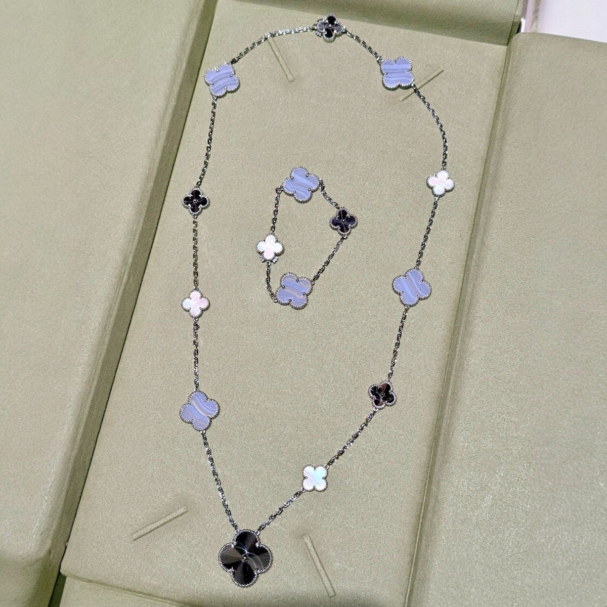 [Elara]ABNEHMBARES 15-KLEEBLATT-STATEMENT-SET - LILA CHALZEDON & LASER