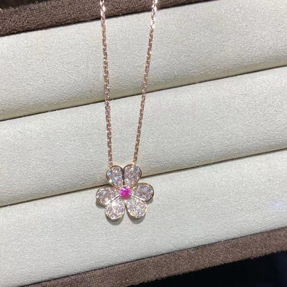 [Elara]PAVÉ DIAMANT SCHMETTERLING CHARM HALSKETTE