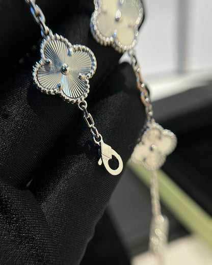 [Elara]GLÜCKSKLEE-ARMBAND MIT 5 MOTIVEN – LASER-KOLLEKTION